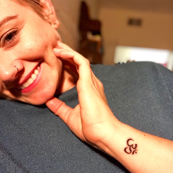 Meet your Posher, Nicole - Picture 1 of 1